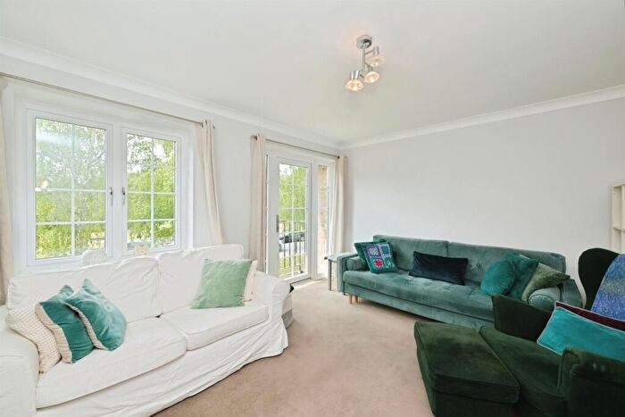 4 Bedroom Property To Rent In Park View, Hoddesdon, EN11