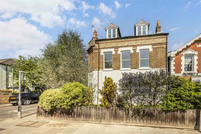 2 Bedroom Flat To Rent In Church Road, Teddington, TW11