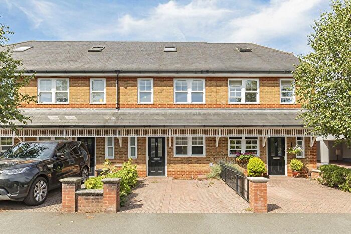4 Bedroom Property To Rent In Sunbury Court Road, Lower Sunbury, TW16