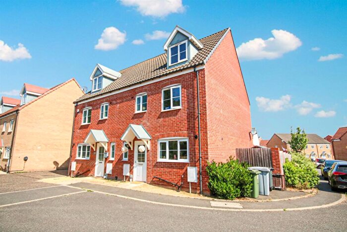 4 Bedroom Semi-Detached House For Sale In Greylag Close, Sprowston, NR7