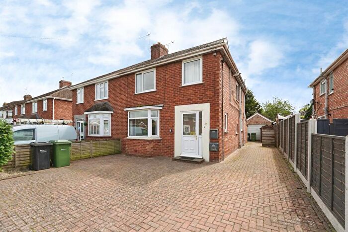 4 Bedroom Semi-Detached House For Sale In Web Tree Avenue, Hereford, HR2
