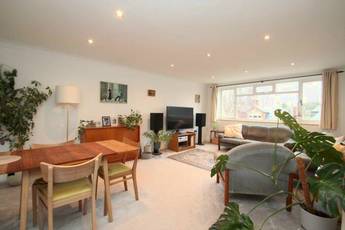 2 Bedroom Apartment To Rent In Avenue Road, Highgate, N6