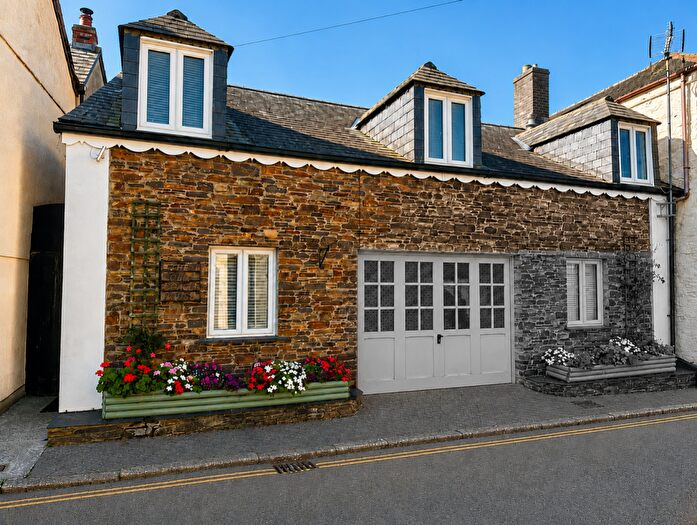1 Bedroom Terraced House For Sale In North Street, Lostwithiel, Cornwall, PL2
