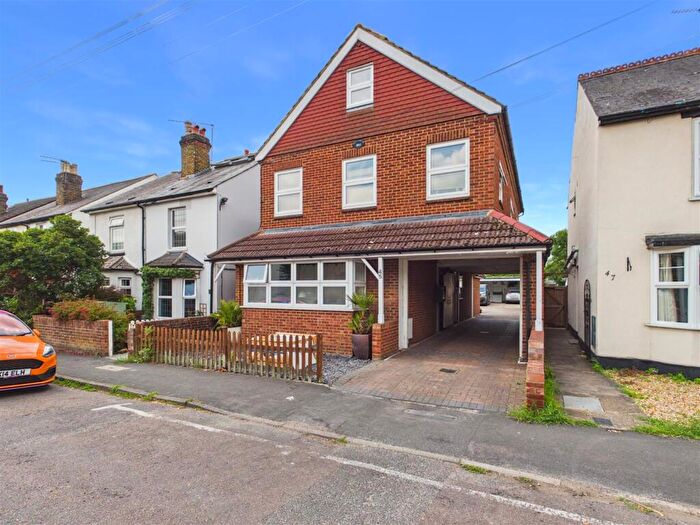 1 Bedroom Apartment For Sale In Cambridge Road, Walton-On-Thames, KT12