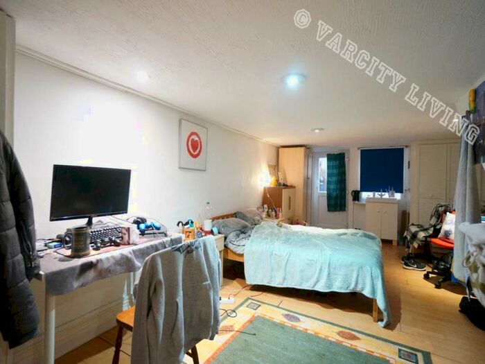 3 Bedroom House To Rent In Mount Street, Bangor, Gwynedd, LL57