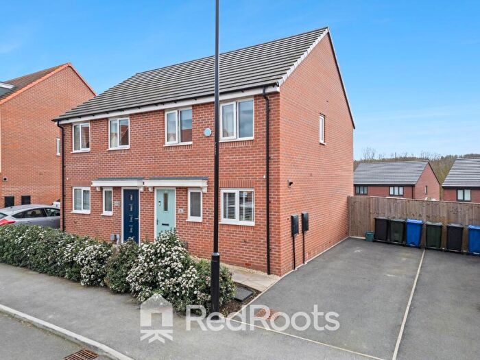 3 Bedroom Semi Detached House For Sale In Creek Drive, Woodlands, Doncaster, South Yorkshire, DN6
