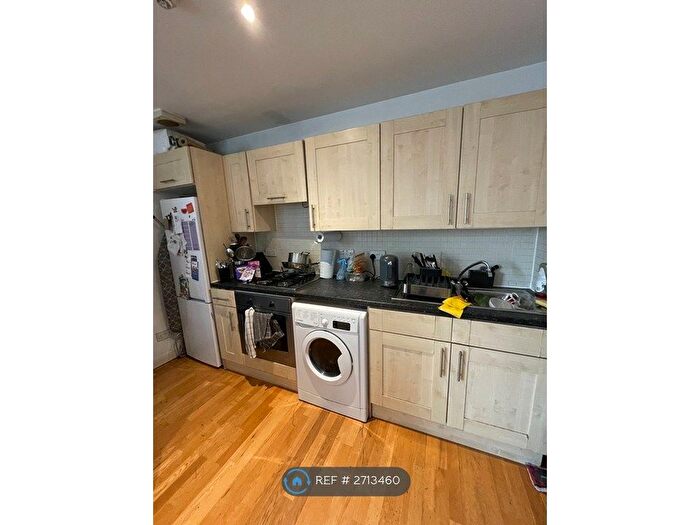 2 Bedroom Flat To Rent In Shoreditch High Street, London, E1