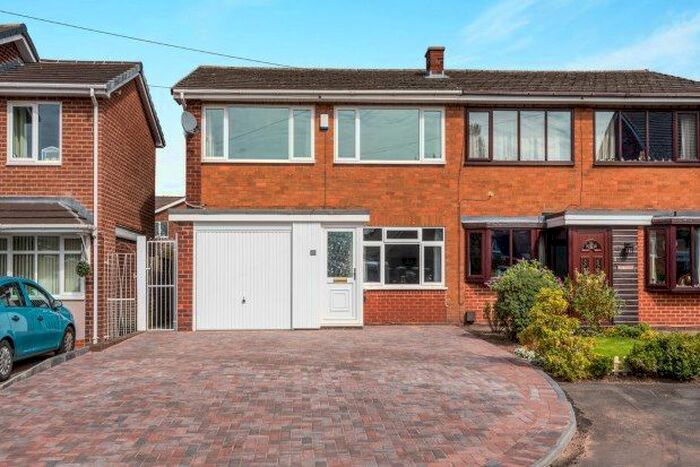 3 Bedroom Semi-Detached House To Rent In Beaumont Close, Walsall, WS6
