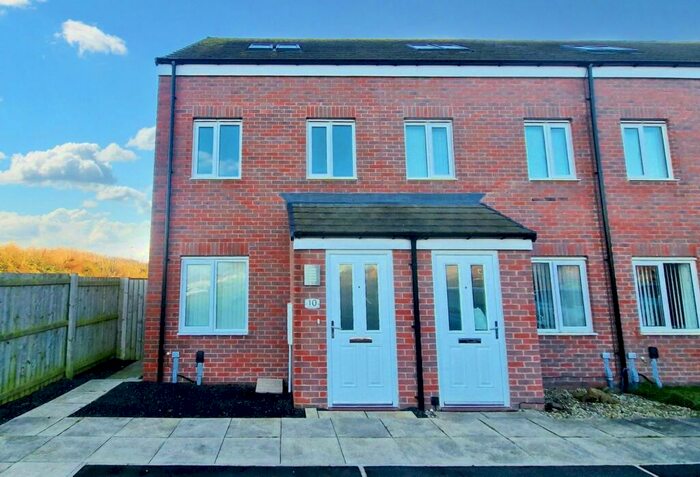 3 Bedroom Town House To Rent In Chillingham Court, Amble, Morpeth, Northumberland, NE65