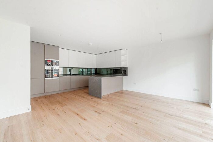 2 Bedroom Flat To Rent In High Road, Whetstone, London, N20