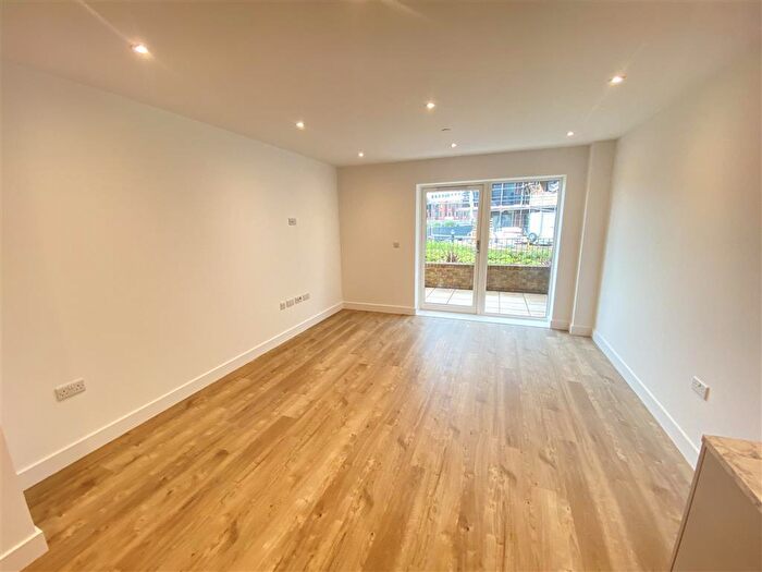 2 Bedroom Apartment To Rent In Dacorum Way, Hemel Hempstead, HP1