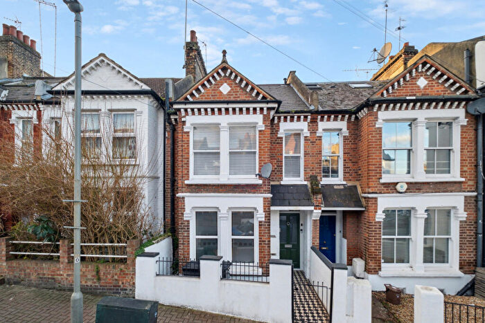 2 Bedroom Flat For Sale In Dorothy Road, London, SW11