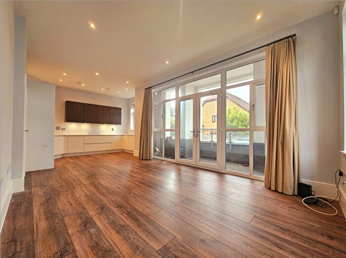 2 Bedroom Flat For Sale In Russell Hill, Purley, Surrey, CR8