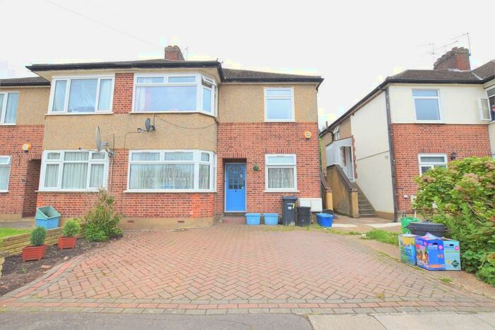 2 Bedroom Ground Flat To Rent In Davids Way, Hainault, IG6