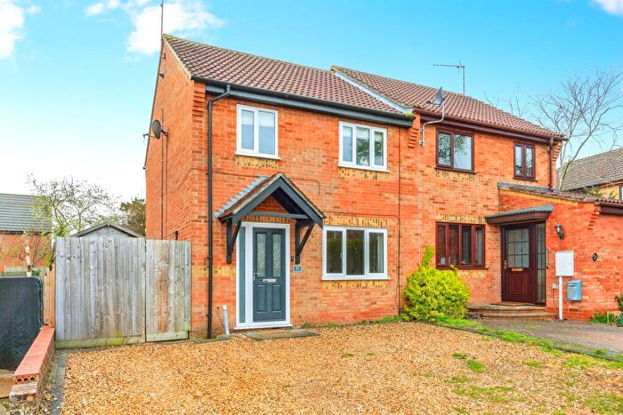 3 Bedroom Semi Detached House For Sale In De-Ferneus Drive, Raunds, NN9