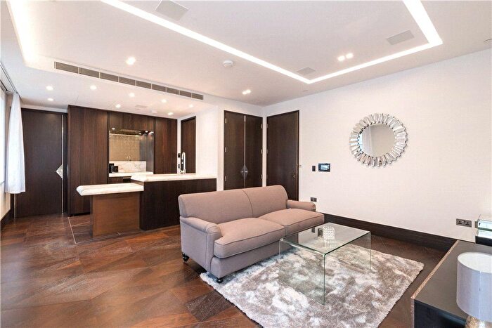 1 Bedroom Flat For Sale In Blenheim House, Crown Square, London, SE1