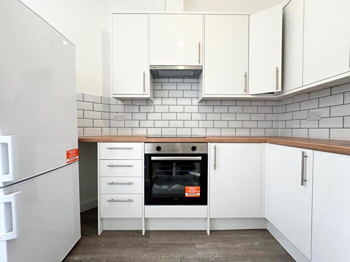 3 Bedroom Apartment To Rent In Seven Sisters Road, London, N15