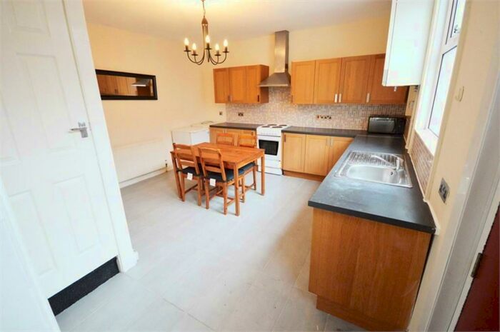 4 Bedroom Apartment To Rent In Oakshott Court, Polygon Road, London, NW1