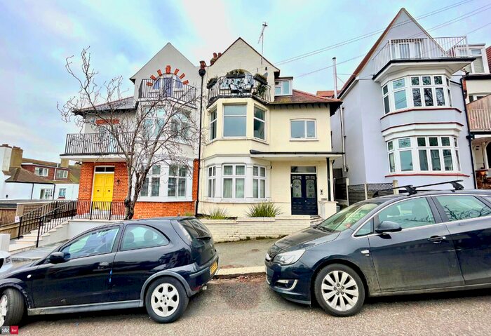 2 Bedroom Flat To Rent In Leigh Cliff Road, Leigh-on-Sea, SS9