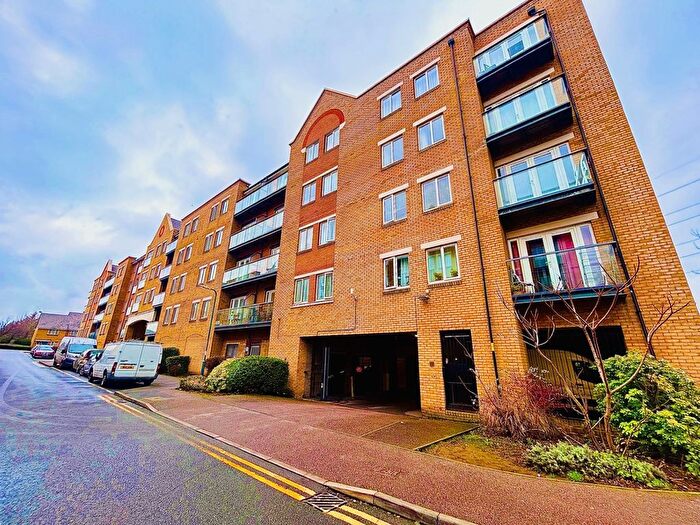 2 Bedroom Flat For Sale In Black Eagle Drive, Northfleet, DA11