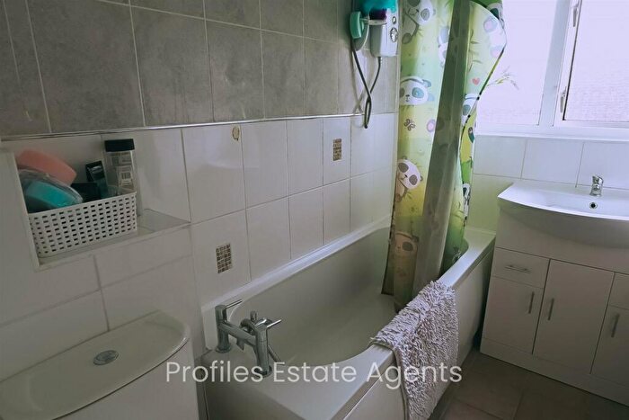 1 Bedroom Flat For Sale In Deveron Court, Hinckley, LE10