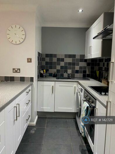 1 Bedroom Flat To Rent In Albert Road, Bagshot, GU19