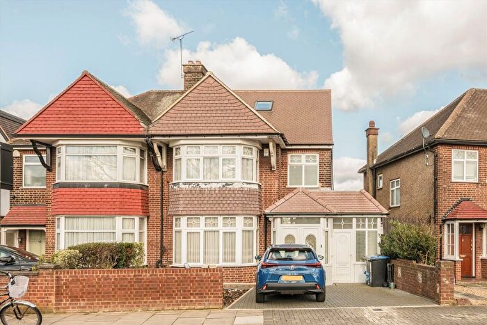 3 Bedroom Flat To Rent In Hardinge Road, London, NW10