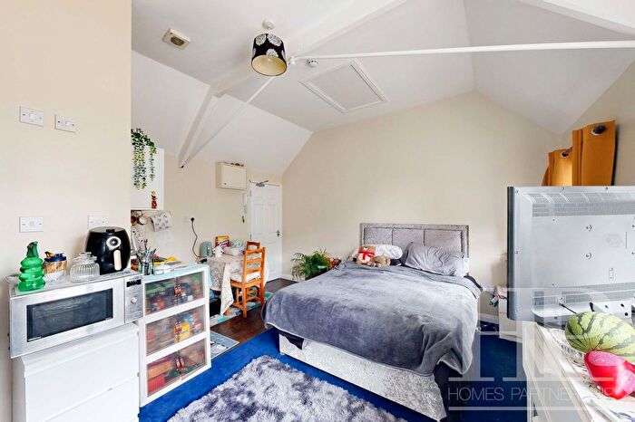 1 Bedroom Studio To Rent In Ifield Road, Crawley, RH11