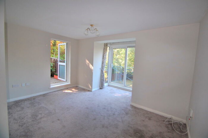 2 Bedroom Apartment To Rent In Montana Gardens, Sutton, Surey, SM1