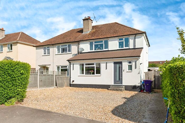 3 Bedroom Semi-Detached House For Sale In The Glade, Baldock, SG7