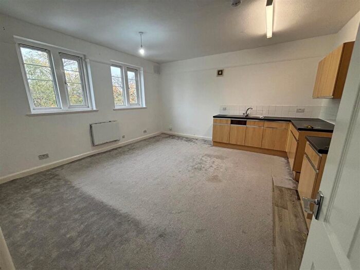 1 Bedroom House To Rent In Middleton Road, Banbury, OX16