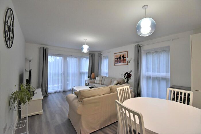 2 Bedroom Apartment To Rent In Beaulieu Place, Hook, RG27