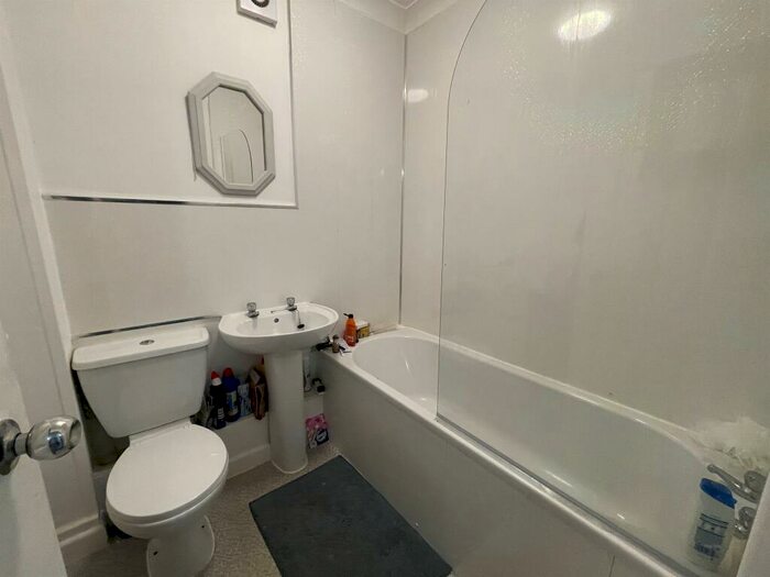 Studio To Rent In Wyndham Street, Yeovil, BA20