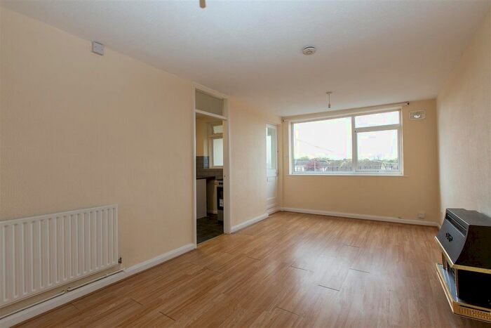 2 Bedroom Flat To Rent In Briar Meads, Oadby, Leicester, LE2