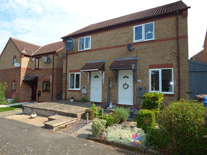 2 Bedroom Semi Detached House To Rent In Caldermill Drive, Oakwood, DE21