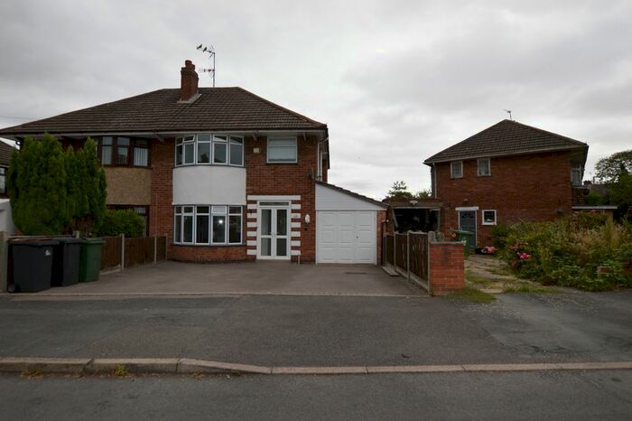 3 Bedroom Detached House To Rent In Amberley Avenue, Bulkington, Warwickshire, CV12