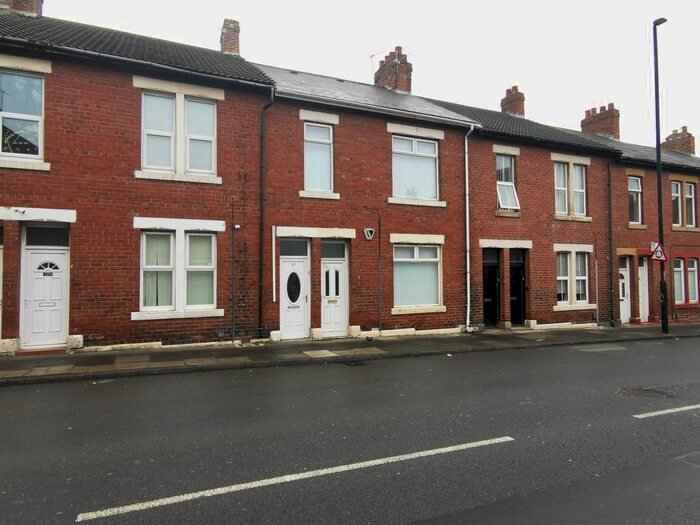 3 Bedroom Flat To Rent In Norham Road, North Shields, Newcastle Upon Tyne, NE29