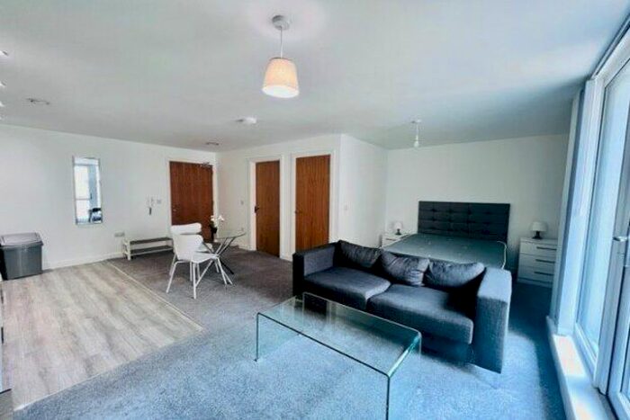Studio To Rent In Adelphi Street, Salford, M3