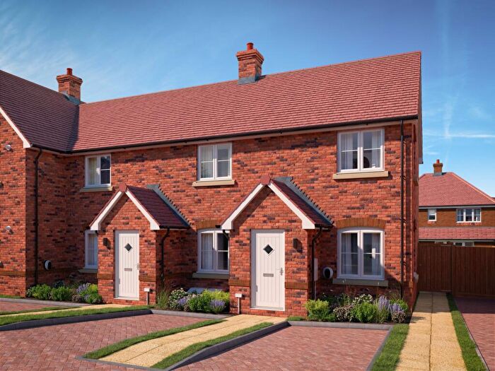 2 Bedroom Maisonette For Sale In Woodview Chase, Medstead, Alton, Hampshire, GU34