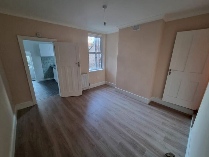 2 Bedroom Terraced House To Rent In Talbot Road, Luton, Bedfordshire, LU2