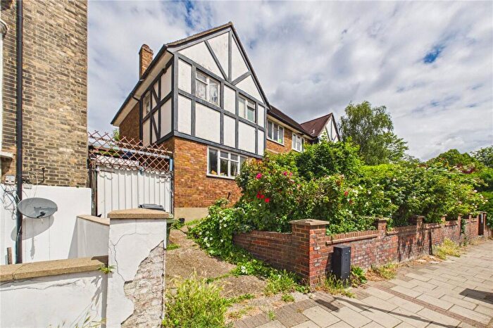 3 Bedroom Semi-Detached House For Sale In Thurlow Park Road, London, SE21
