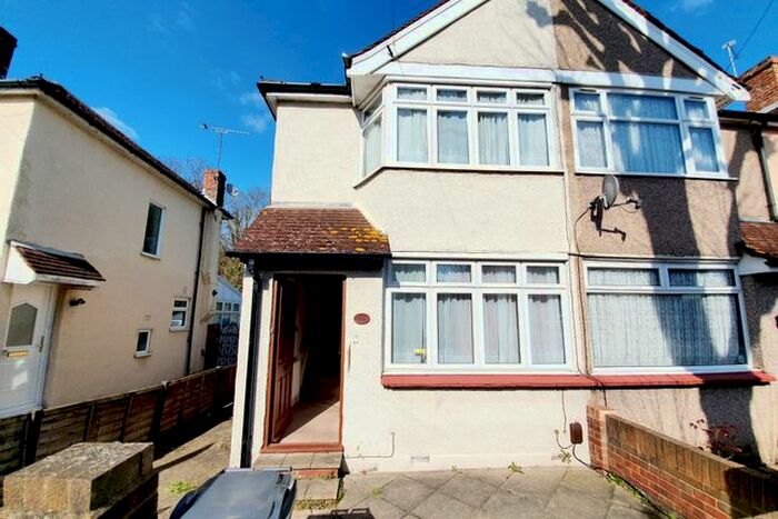 2 Bedroom End Terrace House To Rent In Saxon Avenue, Hounslow, Hanworth, TW13