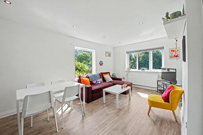 3 Bedroom Flat For Sale In Lockett Gardens, Salford, M3
