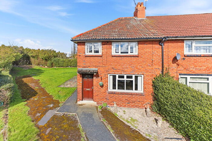 3 Bedroom End Of Terrace House For Sale In Throstle Row, Leeds, LS10