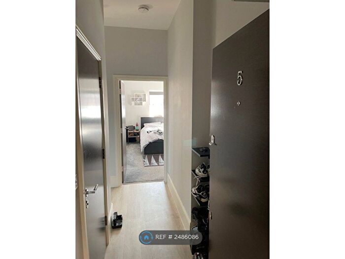 2 Bedroom Flat To Rent In Manor Grove, Tonbridge, TN10