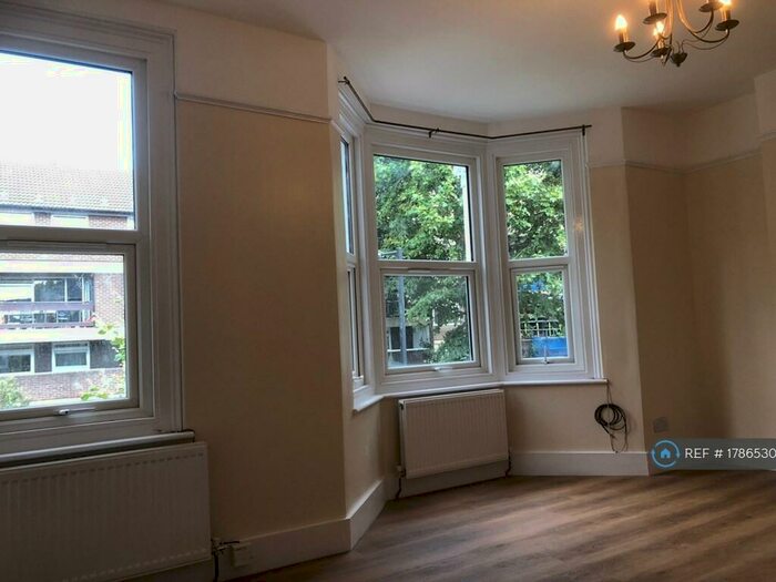 2 Bedroom Flat To Rent In John Ruskin Street, London, SE5