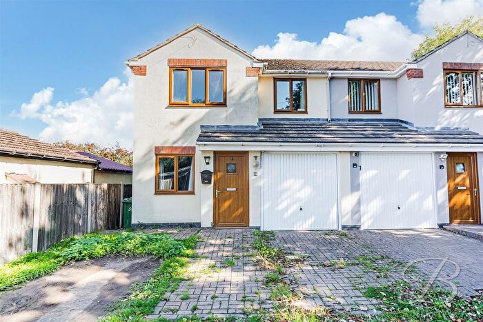3 Bedroom Semi-Detached House For Sale In Crompton Road, Bilsthorpe, Newark, NG22