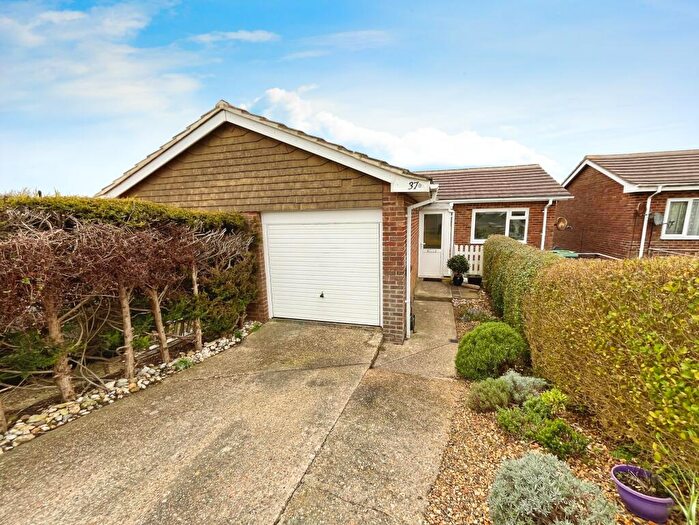 2 Bedroom Apartment To Rent In Blythe Way Sandown, PO37