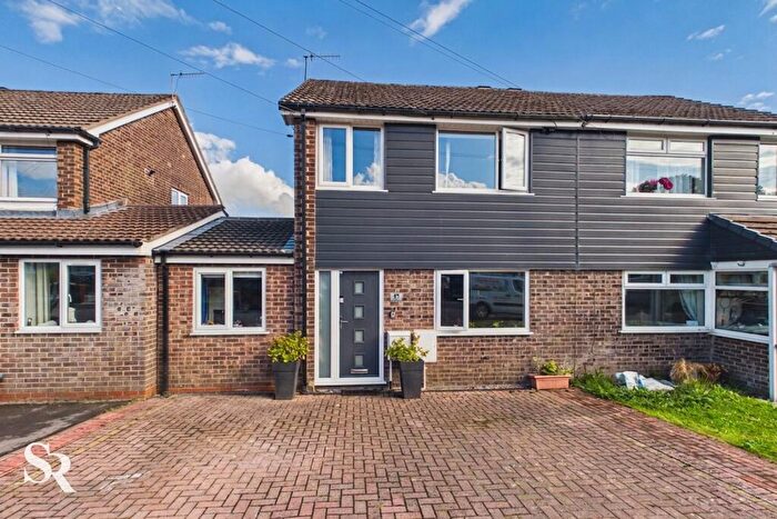 4 Bedroom Semi-Detached House For Sale In Links Road, Chapel-En-Le-Frith, SK23