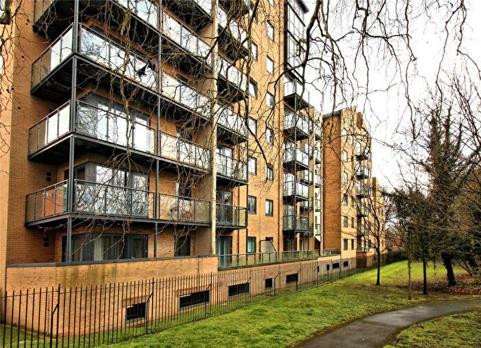2 Bedroom Apartment To Rent In Woking, GU21